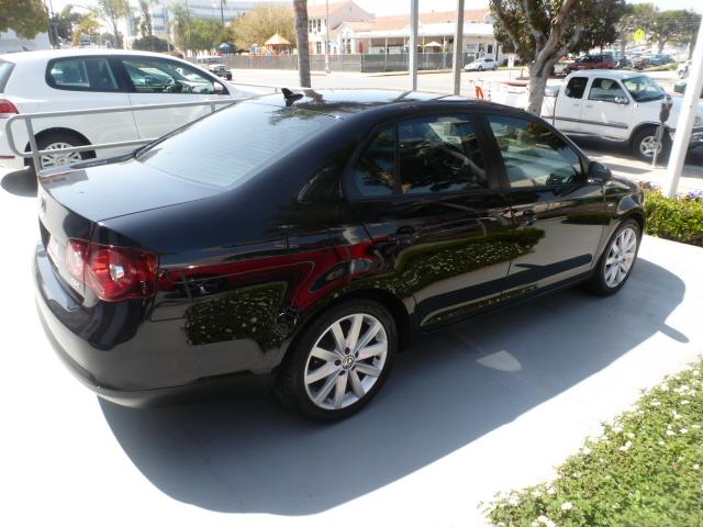 Volkswagen Jetta 2010 photo 1