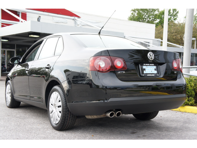 Volkswagen Jetta 2010 photo 1