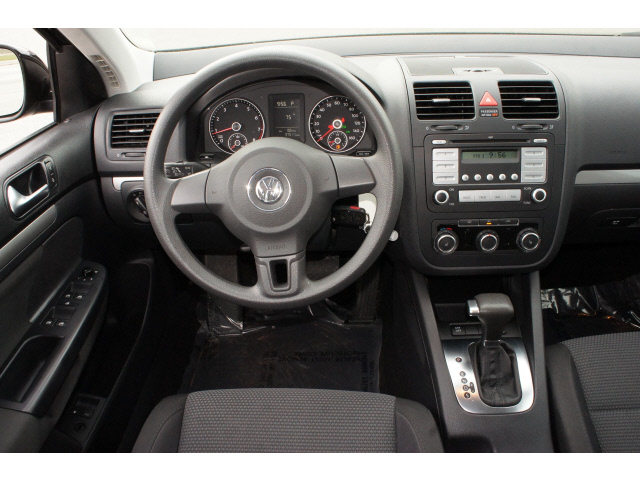 Volkswagen Jetta 2010 photo 4