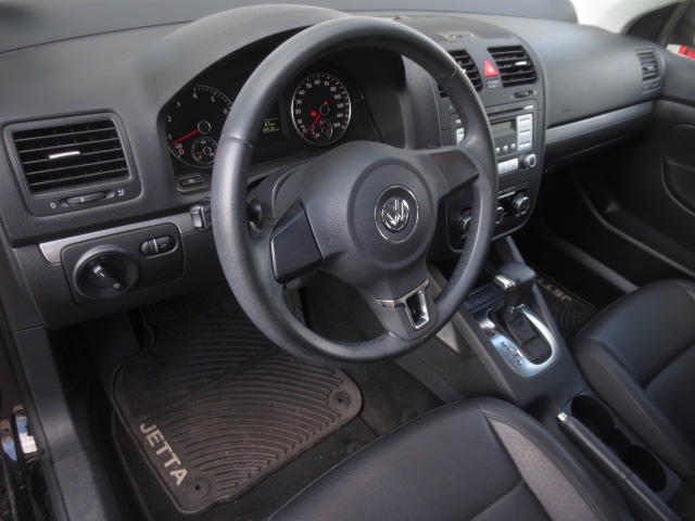 Volkswagen Jetta 2010 photo 1