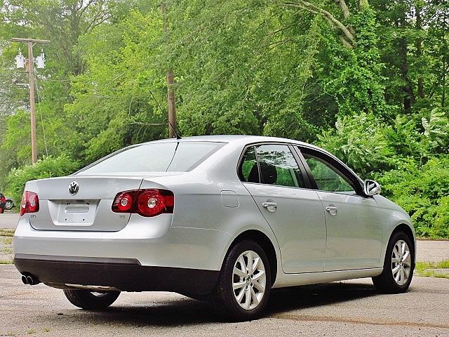 Volkswagen Jetta 2010 photo 2