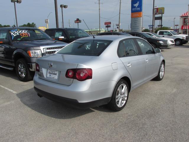 Volkswagen Jetta 2010 photo 3