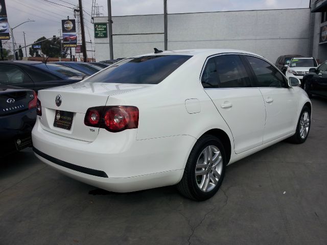 Volkswagen Jetta 2010 photo 2