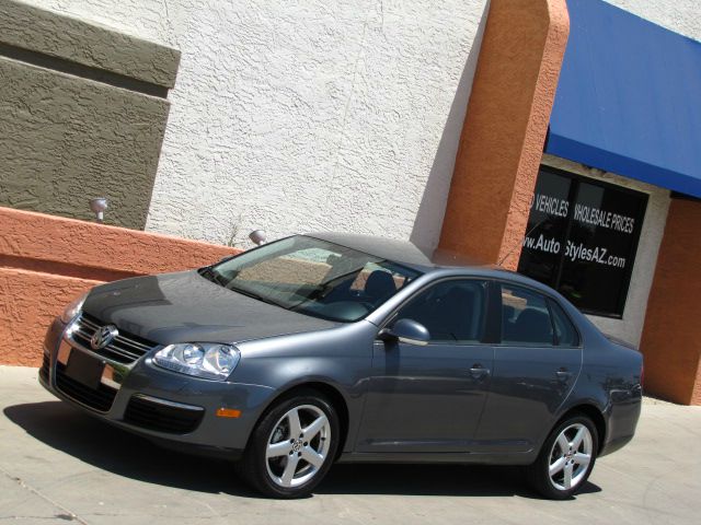 Volkswagen Jetta AWD - Leather Sunroof At R Sedan