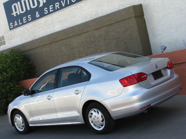 Volkswagen Jetta 2011 photo 2