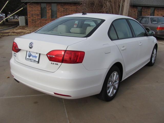 Volkswagen Jetta 2011 photo 2