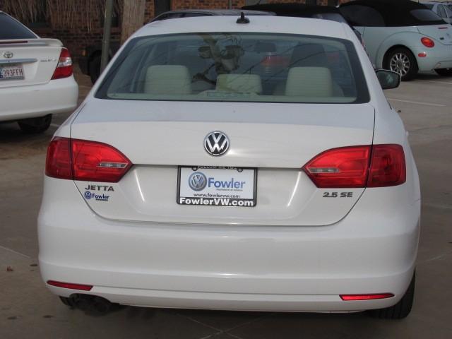 Volkswagen Jetta 2011 photo 3