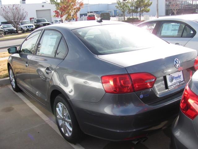 Volkswagen Jetta 2011 photo 2