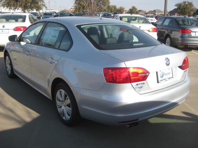 Volkswagen Jetta 2011 photo 3