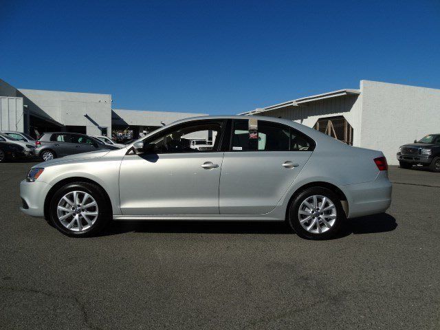 Volkswagen Jetta 2011 photo 2