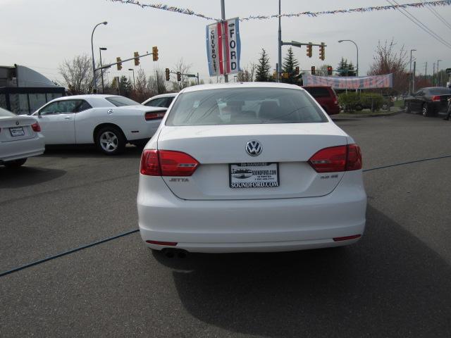 Volkswagen Jetta 2011 photo 2