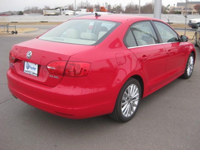 Volkswagen Jetta 2011 photo 3