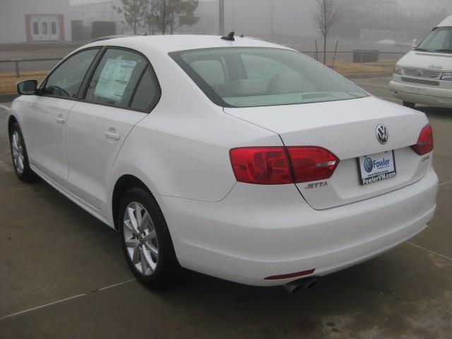 Volkswagen Jetta 2011 photo 2