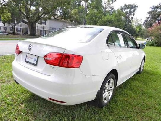 Volkswagen Jetta 325i Navigation Sedan