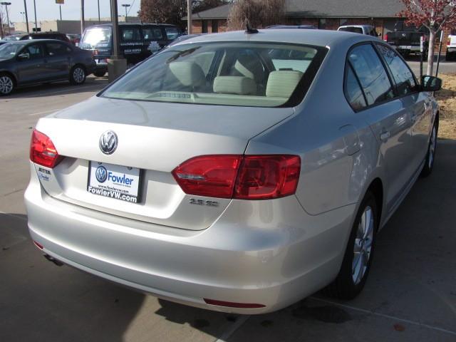 Volkswagen Jetta 2011 photo 3