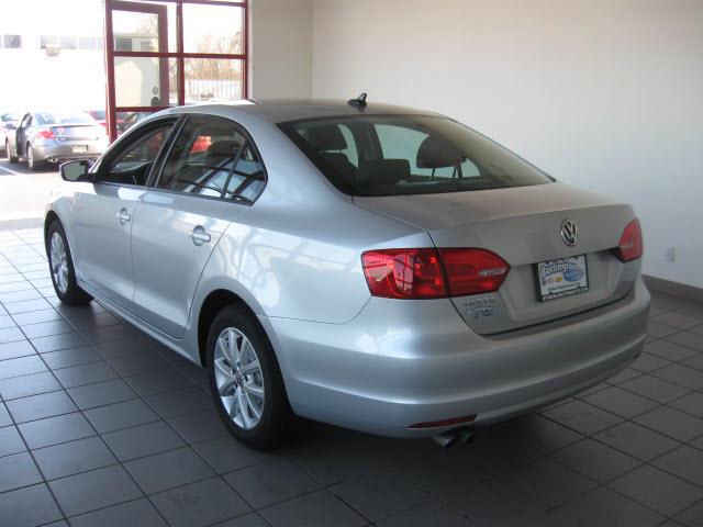 Volkswagen Jetta 2011 photo 2