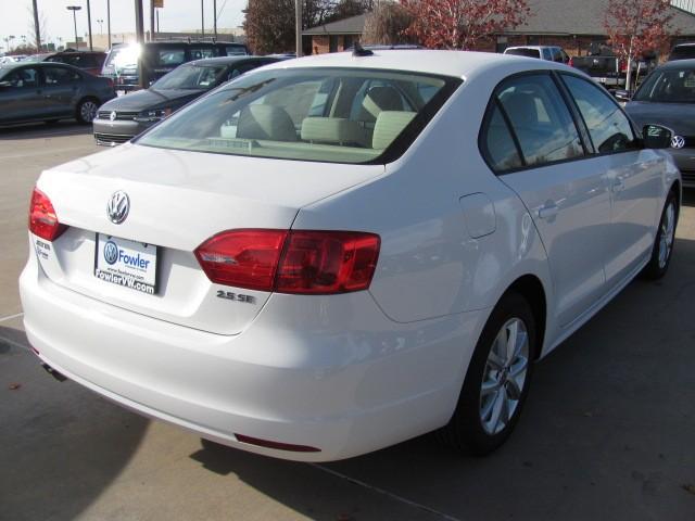 Volkswagen Jetta 2011 photo 2