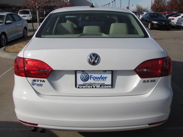 Volkswagen Jetta 2011 photo 3