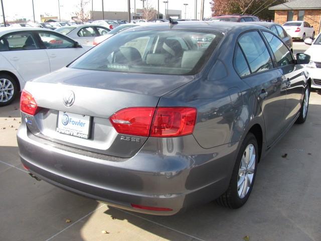 Volkswagen Jetta 2011 photo 3