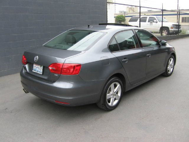 Volkswagen Jetta 2011 photo 2