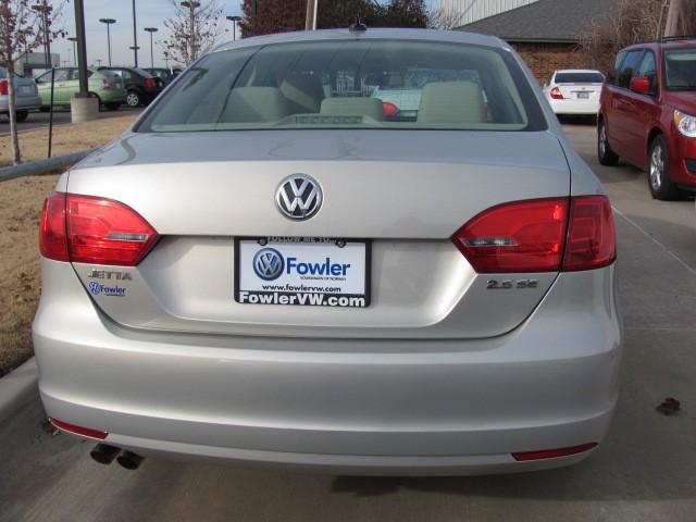 Volkswagen Jetta 2011 photo 3