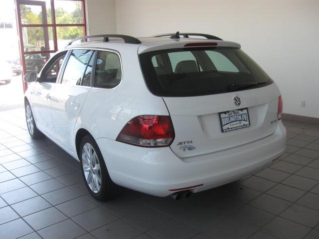 Volkswagen Jetta 2011 photo 2