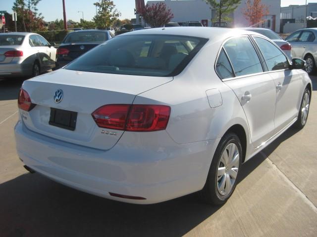 Volkswagen Jetta 2011 photo 2