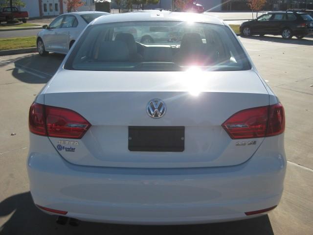 Volkswagen Jetta 2011 photo 3