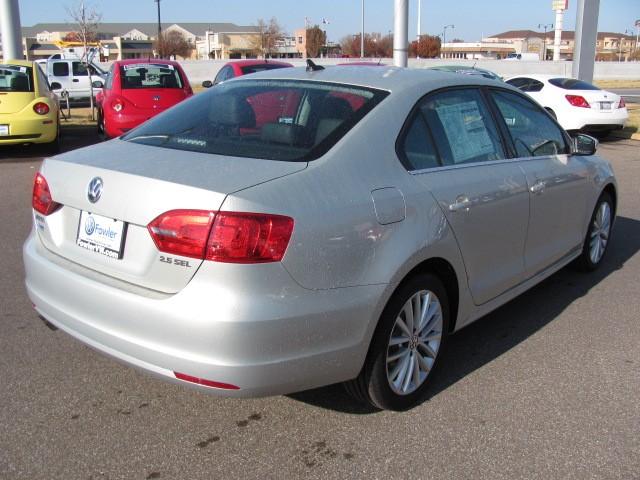 Volkswagen Jetta 2011 photo 3