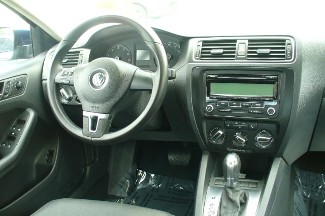 Volkswagen Jetta 2011 photo 3