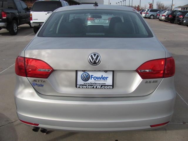 Volkswagen Jetta 2011 photo 2