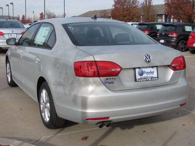 Volkswagen Jetta 2011 photo 3