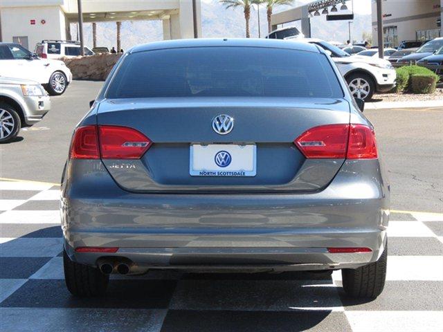 Volkswagen Jetta 2011 photo 3