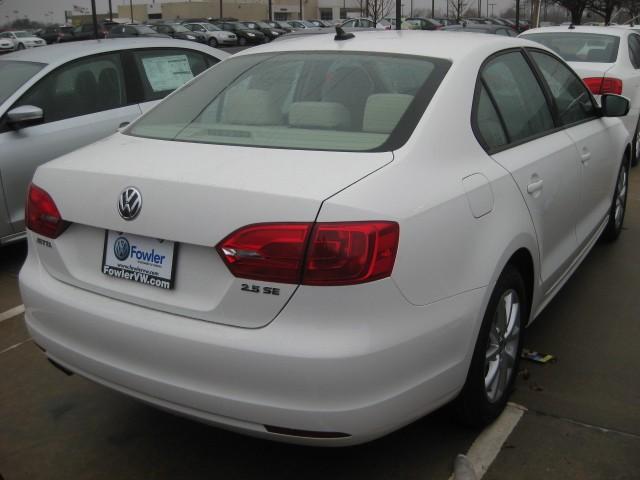 Volkswagen Jetta 2011 photo 3