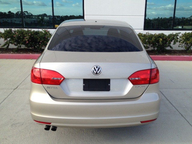 Volkswagen Jetta 2012 photo 4