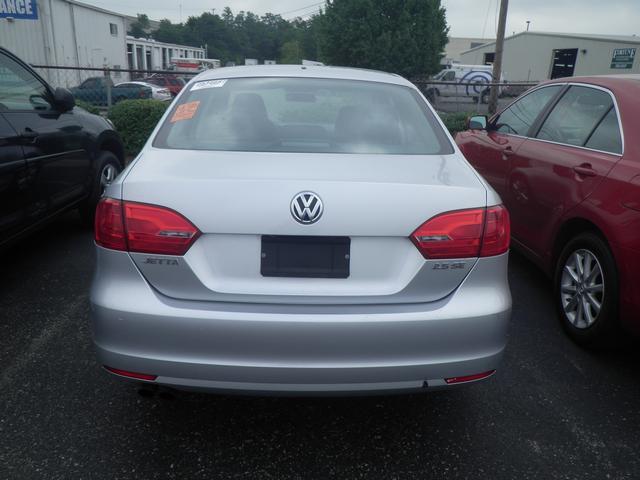 Volkswagen Jetta 2012 photo 2