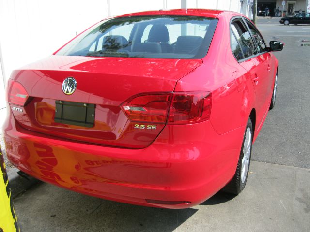 Volkswagen Jetta SE Sedan