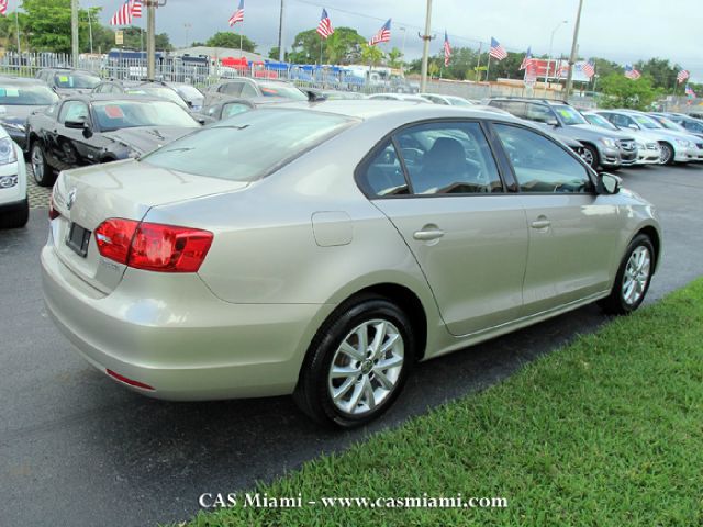 Volkswagen Jetta 2012 photo 3