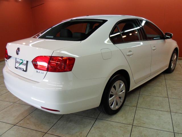 Volkswagen Jetta 2012 photo 2