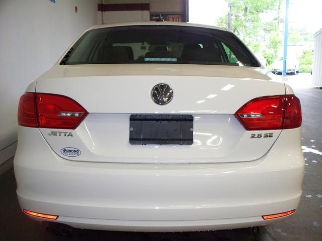 Volkswagen Jetta 2013 photo 2