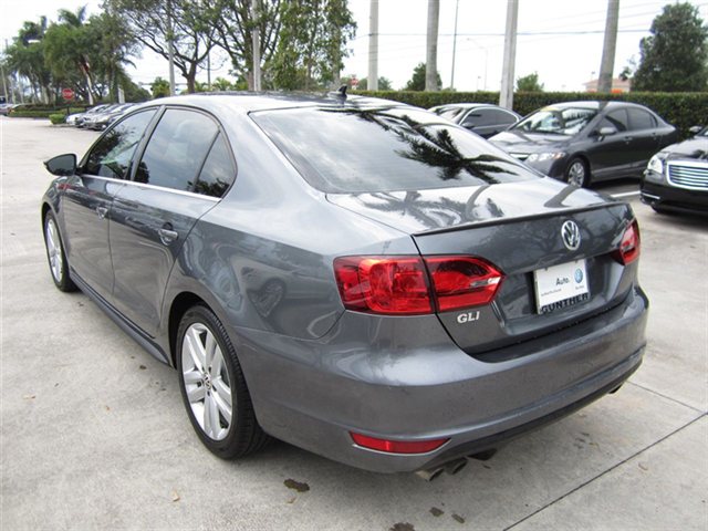 Volkswagen Jetta GLI 2012 photo 2