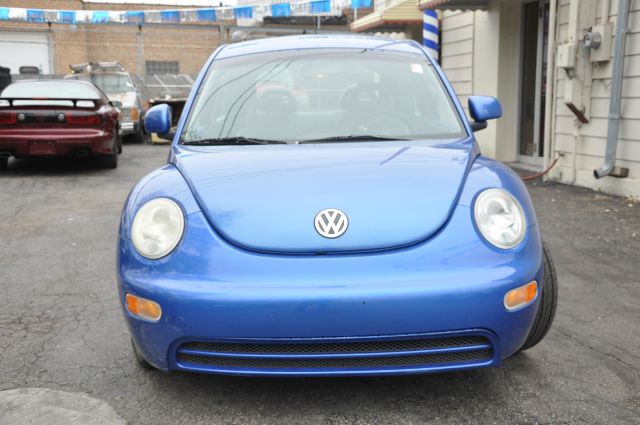 Volkswagen New Beetle Base Coupe