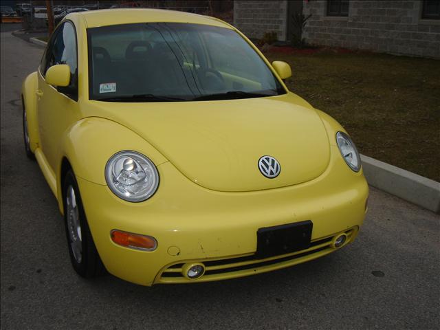 Volkswagen New Beetle Base Coupe