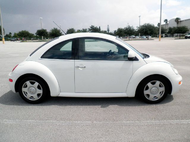 Volkswagen New Beetle 1998 photo 3