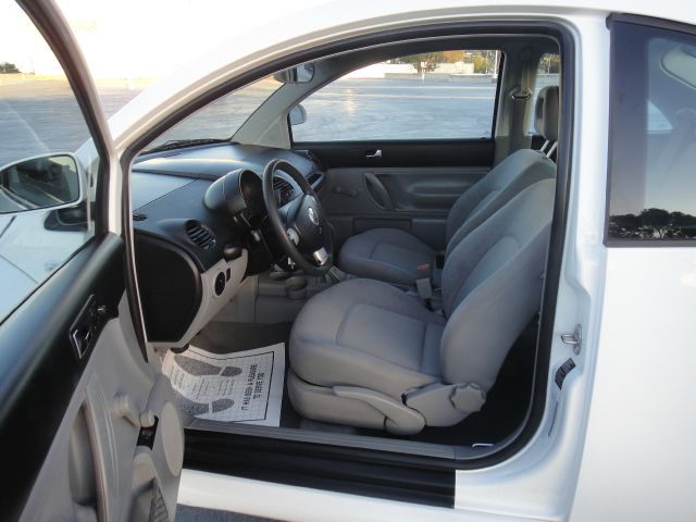 Volkswagen New Beetle S Sedan Coupe