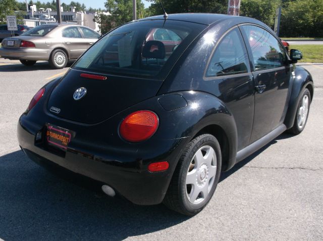 Volkswagen New Beetle 1999 photo 2