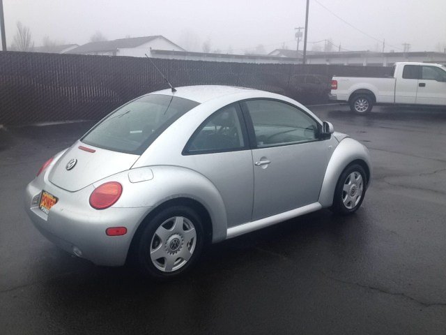 Volkswagen New Beetle 1999 photo 2