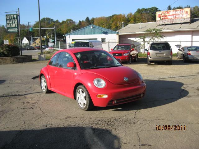 Volkswagen New Beetle FWD 4dr Sport Hatchback