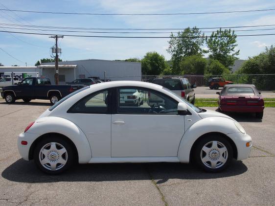 Volkswagen New Beetle 1999 photo 1