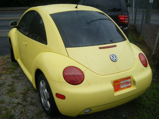 Volkswagen New Beetle 2000 photo 1